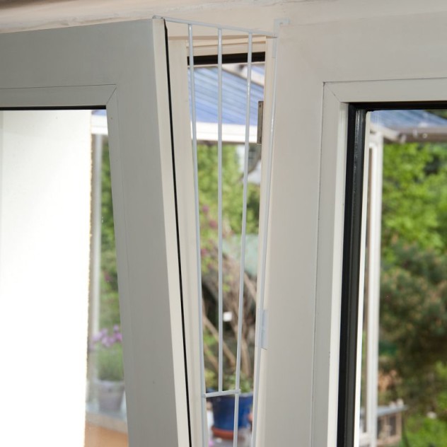 Vertical tilt window fencing